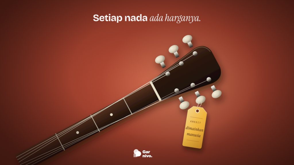 Kepala gitar kayu gelap dengan pasak penyetem, dari salah satunya tergantung label kertas amber bertuliskan kredit dimainkan manusia.