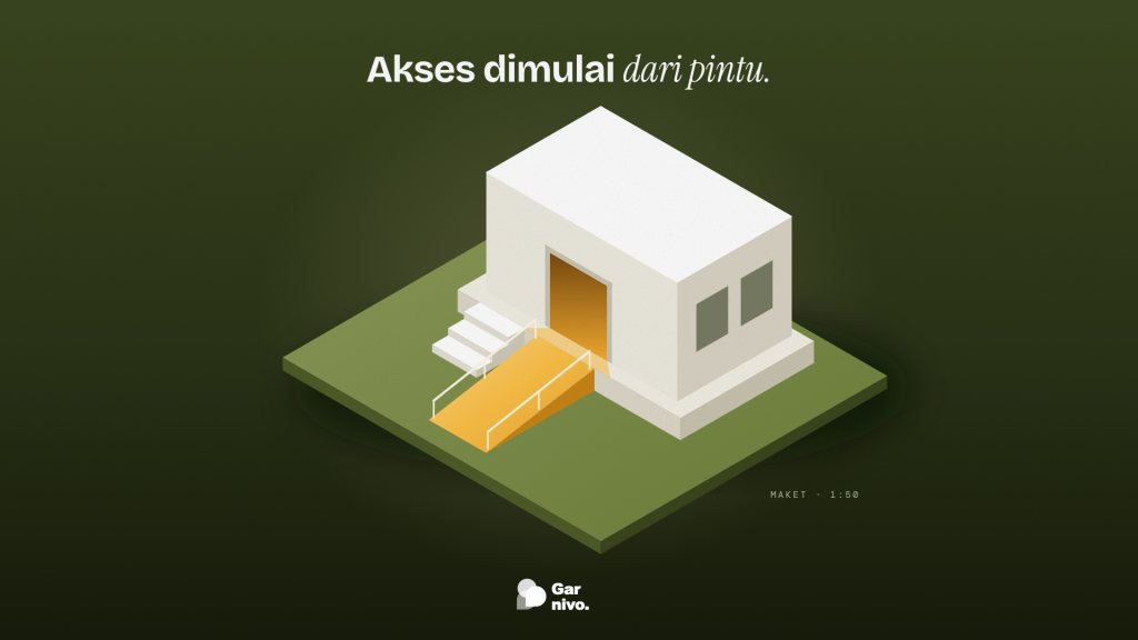 Maket isometrik galeri putih di atas papan hijau moss, pintunya menyala hangat dengan ramp amber berpegangan di samping tangga putih.