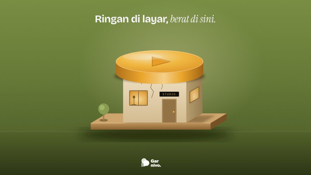 Maket studio kecil dari kayu balsa di atas papan, atapnya retak tertindih kepingan tombol putar amber raksasa, berlatar hijau lumut.