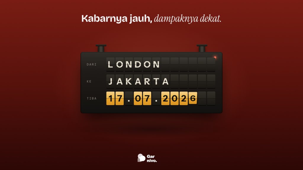 Papan huruf lipat hitam bertulisan dari London ke Jakarta dengan tanggal tiba 17.07.2026 pada keping amber, terpasang di dinding merah sinyal.