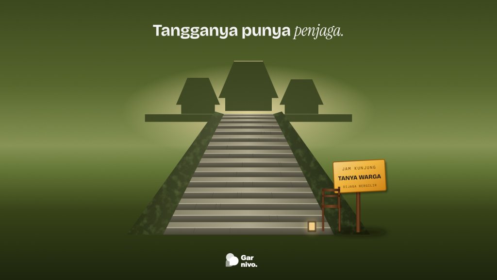 Tangga batu curam menuju siluet rumah beratap tinggi di langit hijau lumut, papan amber Jam Kunjung, kursi jaga kosong, dan lentera.