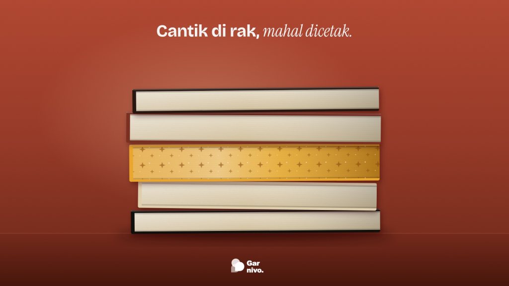 Close-up tumpukan lima buku dilihat dari tepi halaman; satu buku bertepi semprot amber berpola bintang, berlatar terakota.